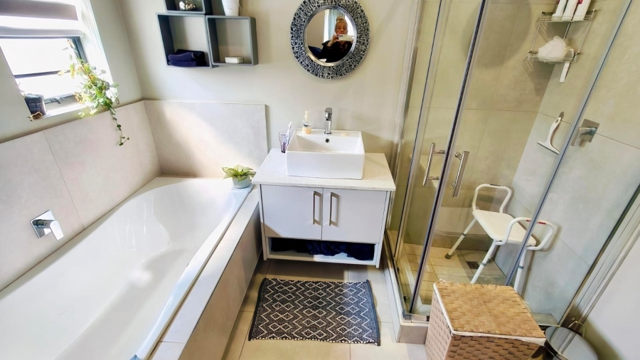 3 Bedroom Property for Sale in Van Der Hoff Park North West